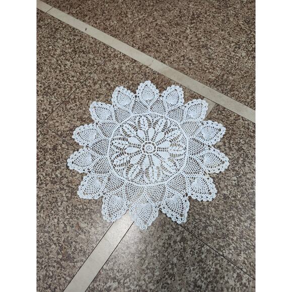 8 White Hand Crocheted Elegant Round Doilies Table Topper Mat Cottage Core - Picture 12 of 16